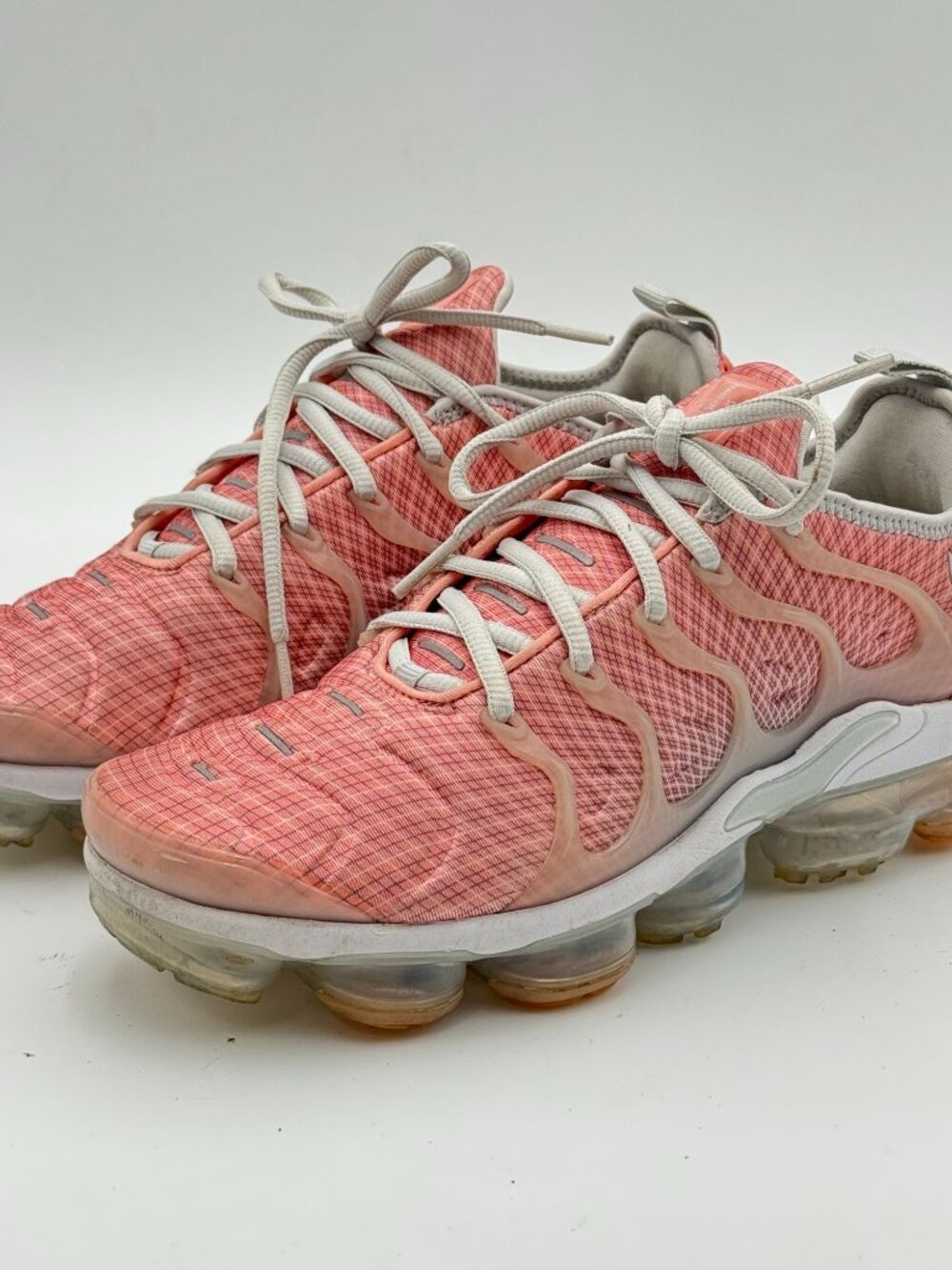 Nike Air VaporMax Plus Bleached Coral Pure Platinum Sneakers Womens Size 8.5